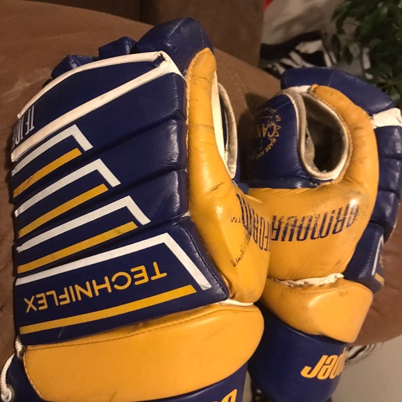 MENS VINTAGE COOPER TECHNIFLEX HOCKEY GLOVES!!!!! - Picture 9 of 11